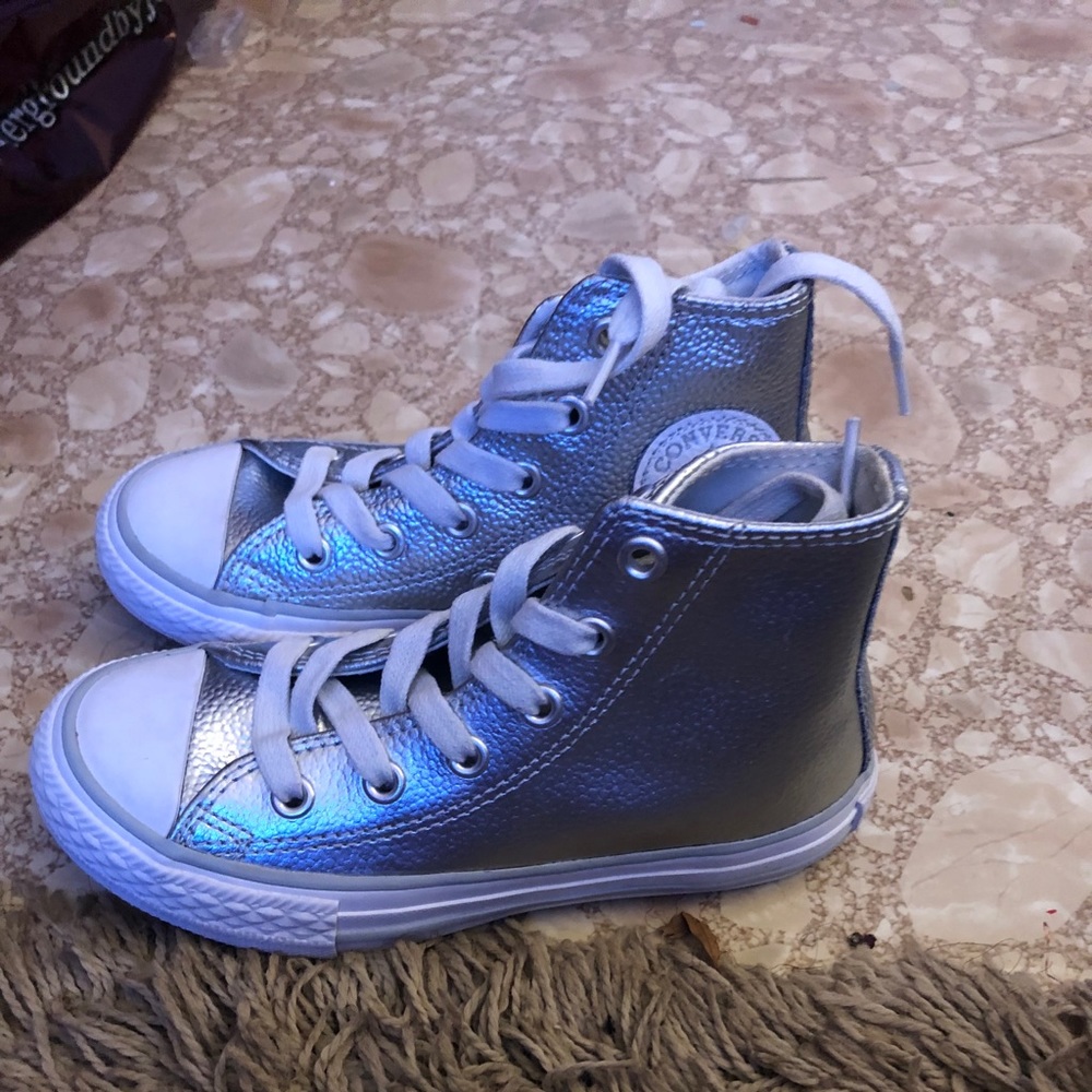 Converse - Picture 2 of 3